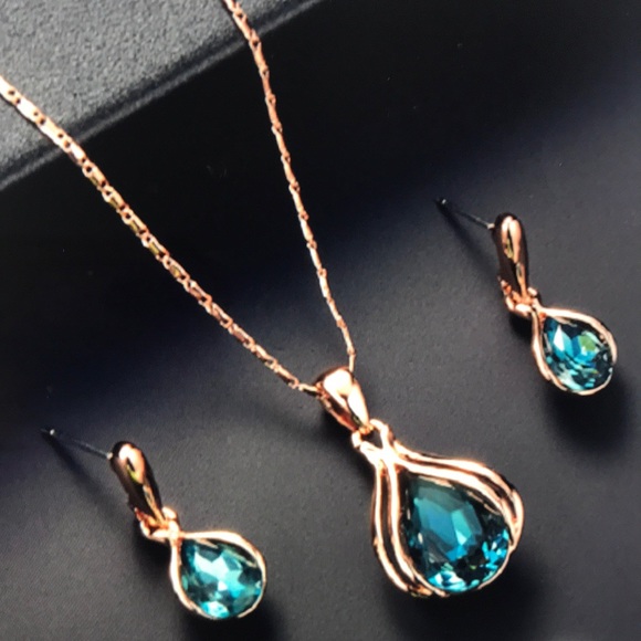 Jewelry - Rose Gold necklace and  earring set turquoise🌺